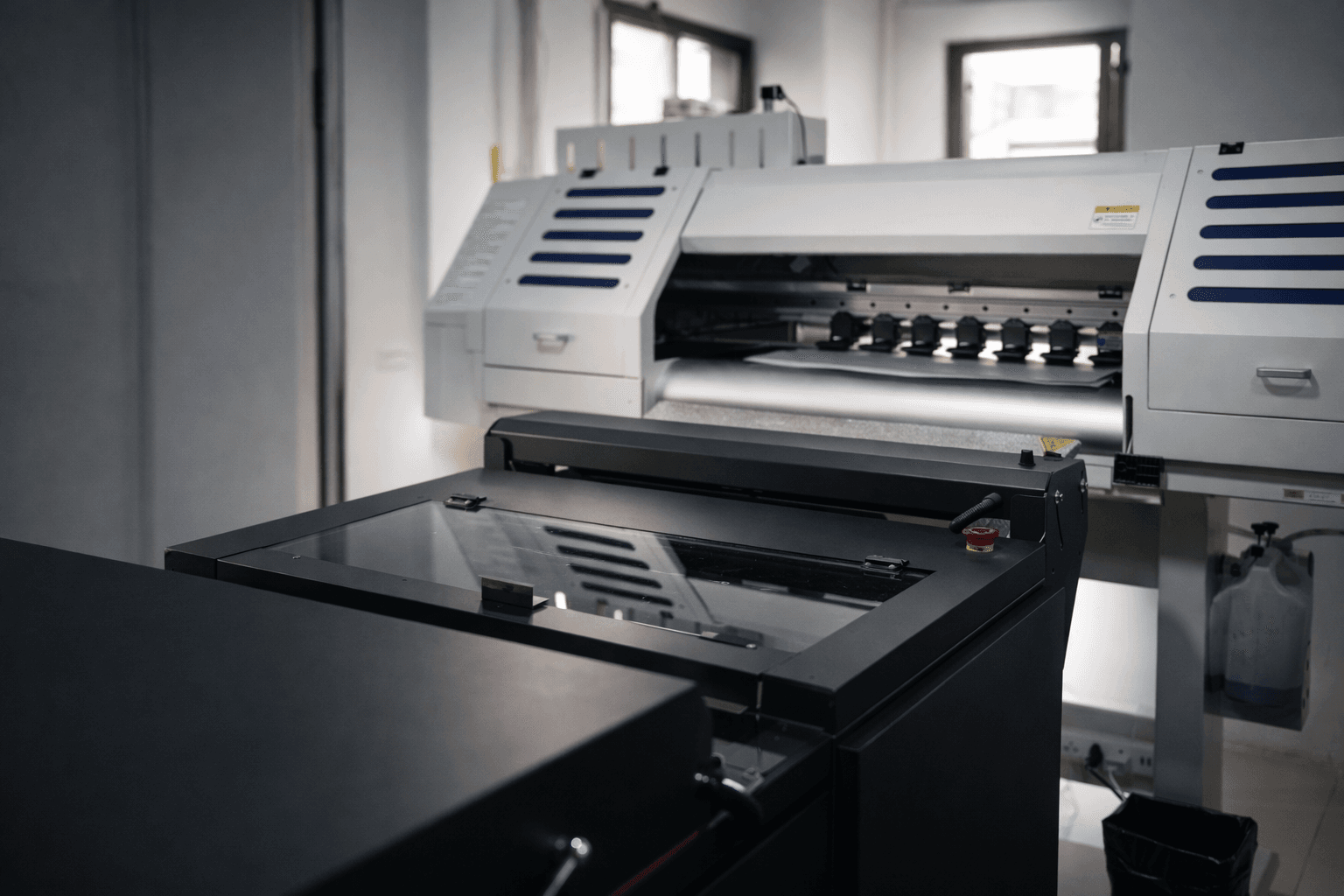 เครื่องสกรีนเสื้อ DTF Epson PrecisionCore ในโรงงาน Anajak T-Shirt