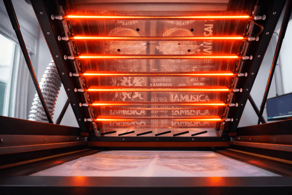 ขั้นตอนสกรีนเสื้อ DTF ขั้นที่ 3 อบฟิล์มให้ผงกาวละลาย