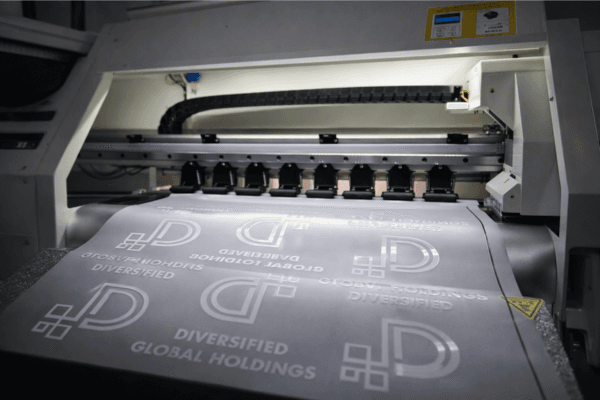 ขั้นตอนสกรีนเสื้อ DTF ขั้นที่ 1 พิมพ์ลายลงฟิล์ม