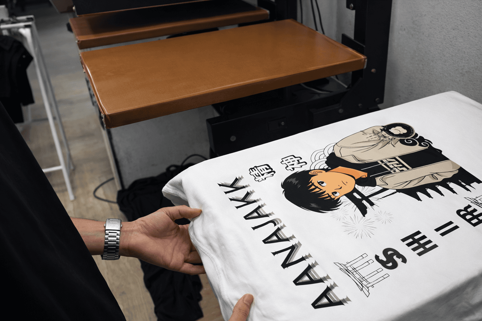 ขั้นตอนสกรีนเสื้อ DTG ขั้นที่ 4 ตรวจสอบคุณภาพก่อนส่ง