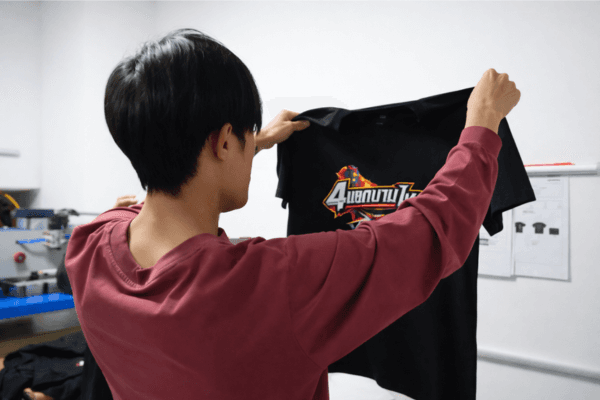 ตัวอย่างบริการสกรีนเสื้อครบวงจร DTG DTF Silk Screen ทำแพทเทิร์น ตัดเย็บ ออกแบบ ถ่ายรูปสินค้า