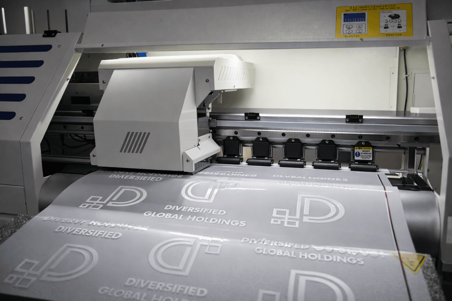 เครื่องจักรสกรีนเสื้อทันสมัยในโรงงาน Anajak T-Shirt เชียงใหม่